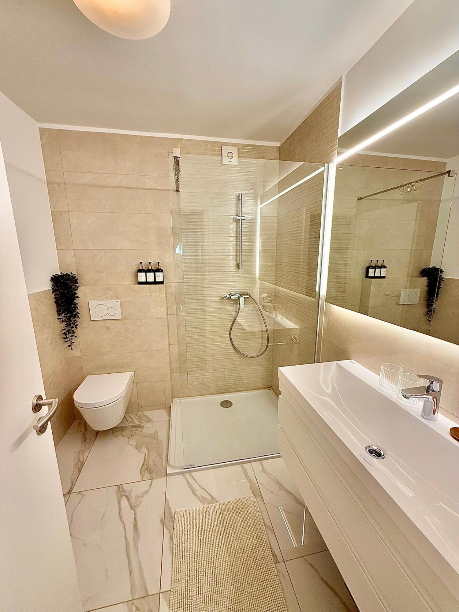 Luxury Residence Res - With Parking Λιουμπλιάνα Εξωτερικό φωτογραφία